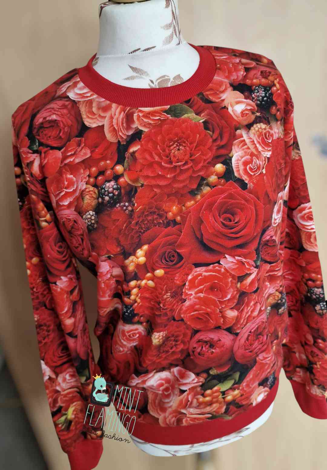 Jumper red flowers