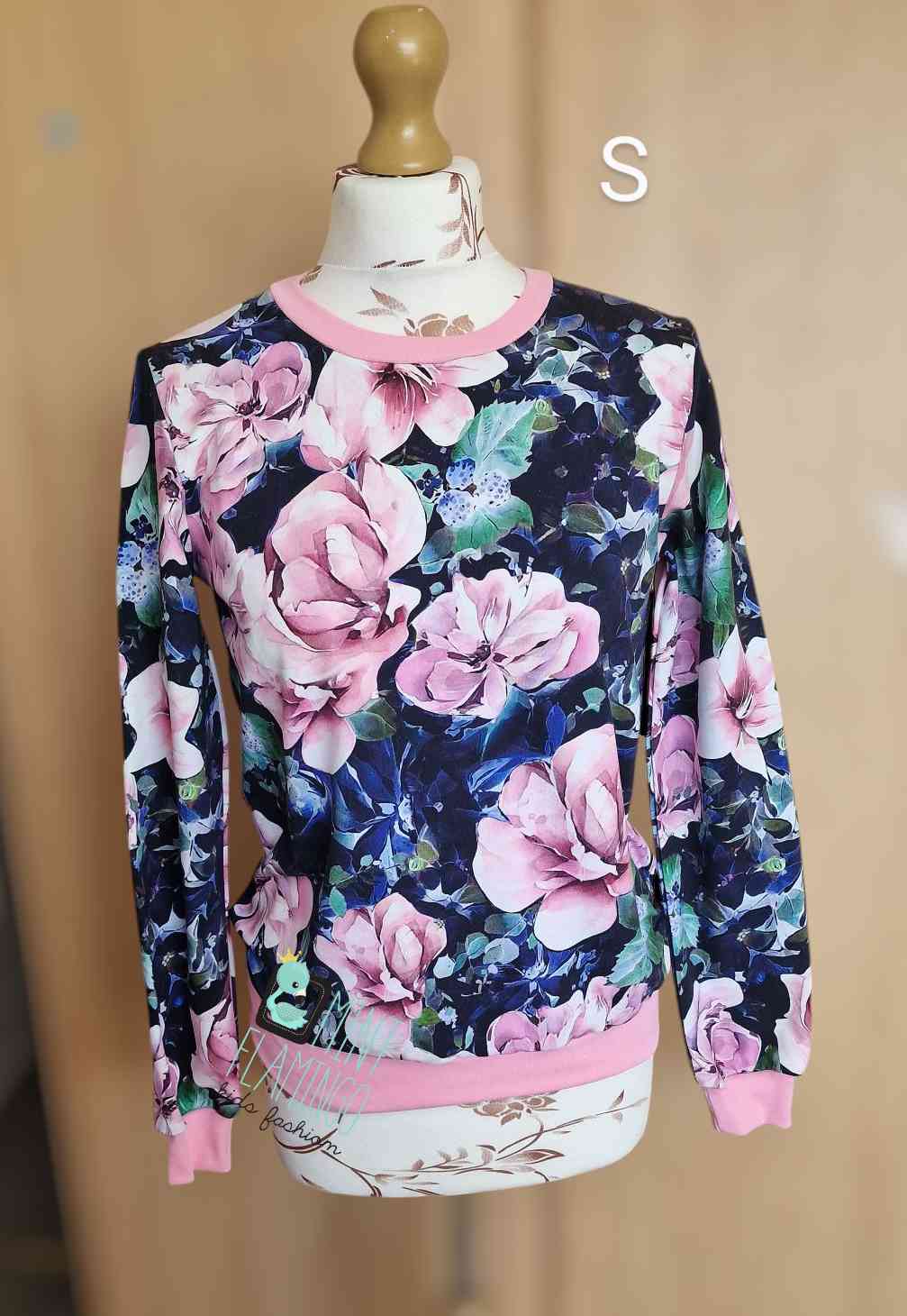 Jumper with pink flowers