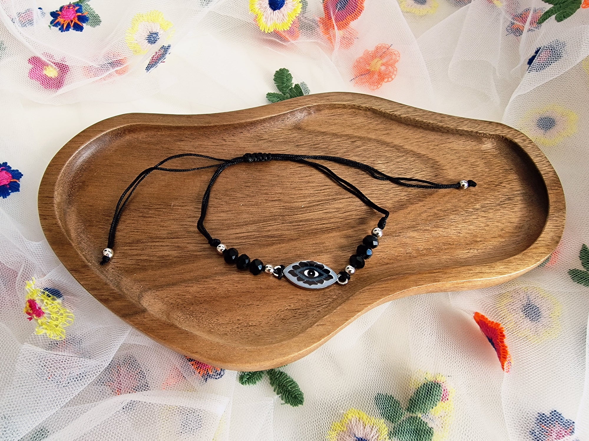 Bracelet eyes