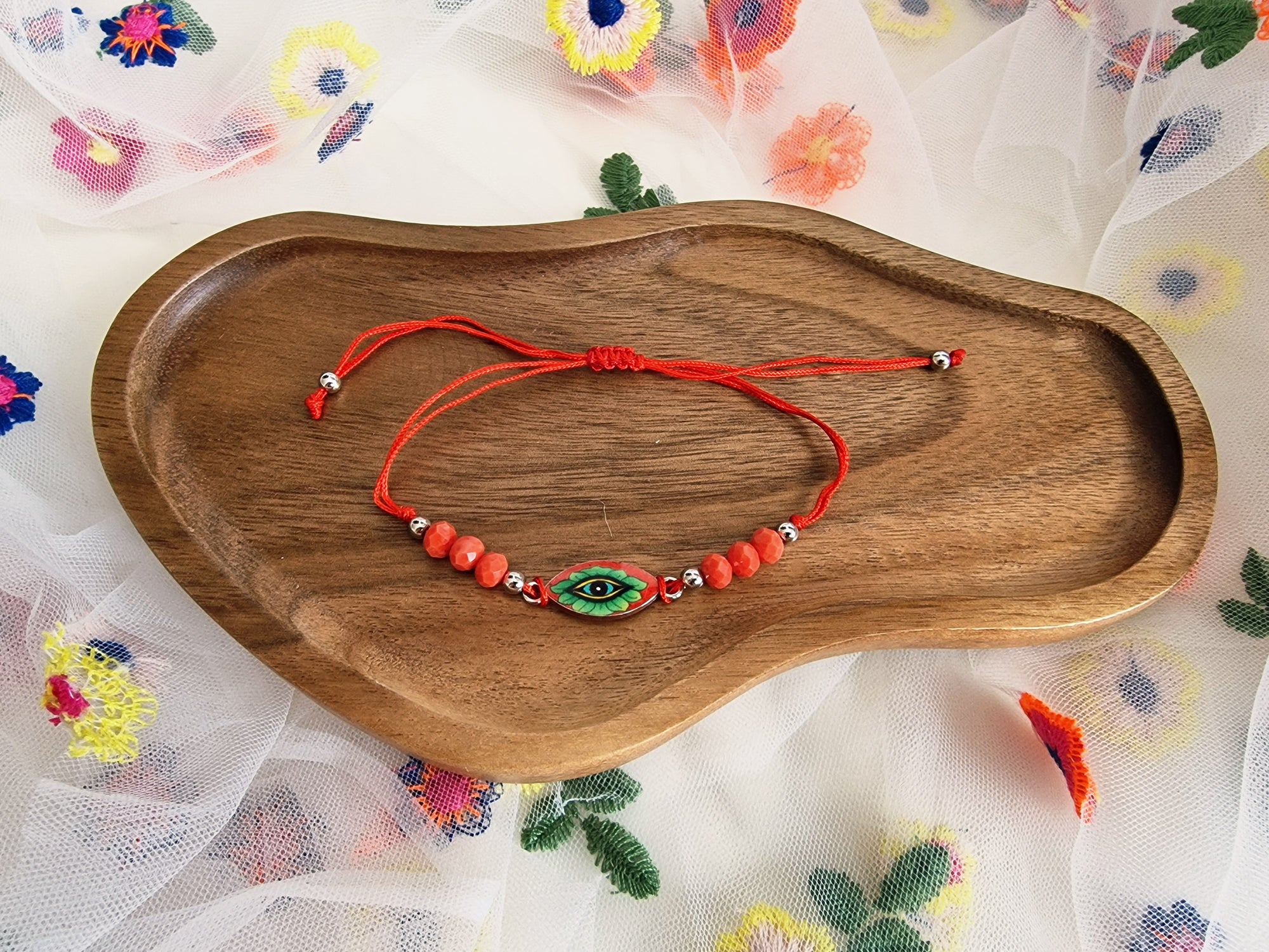 Bracelet eyes