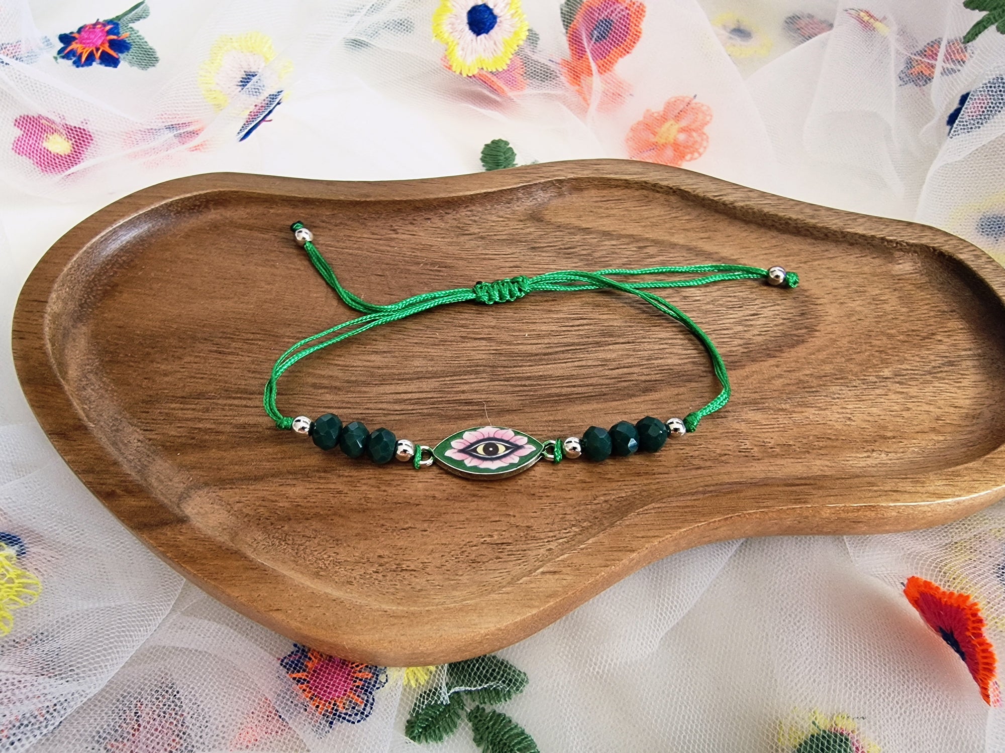 Bracelet eyes