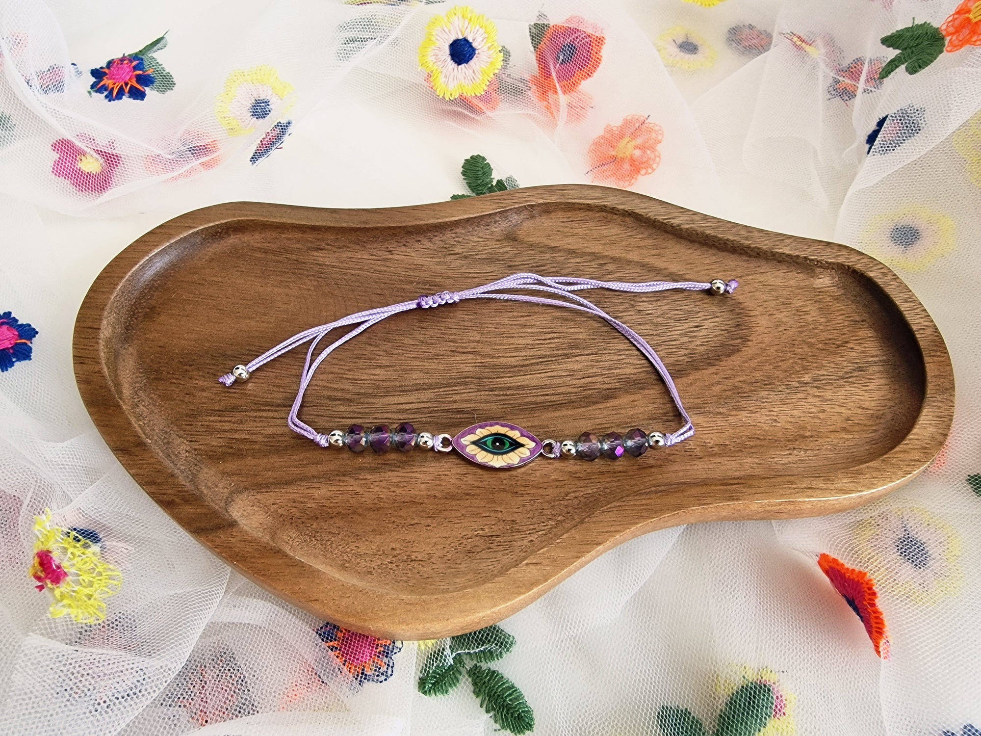 Bracelet eyes