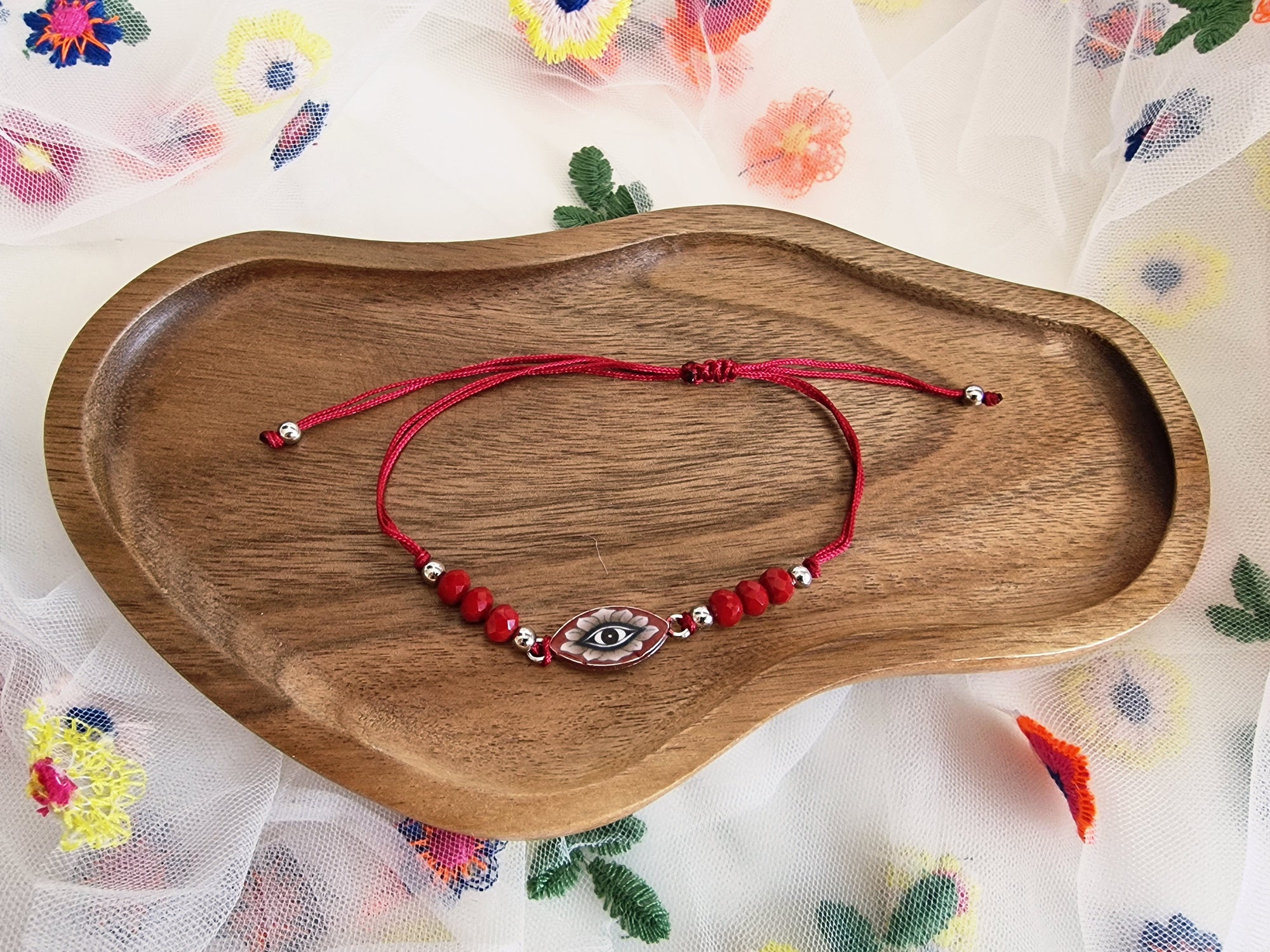 Bracelet eyes