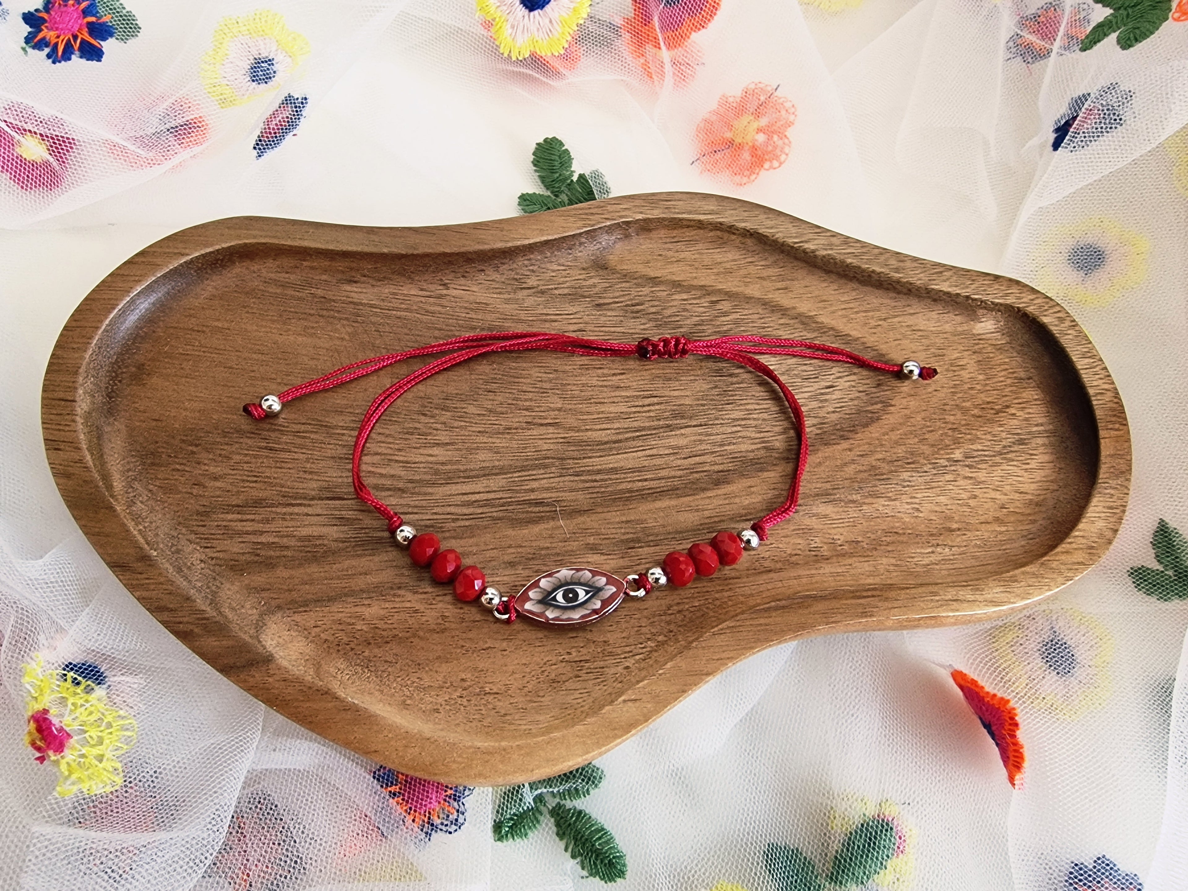 Bracelet eyes