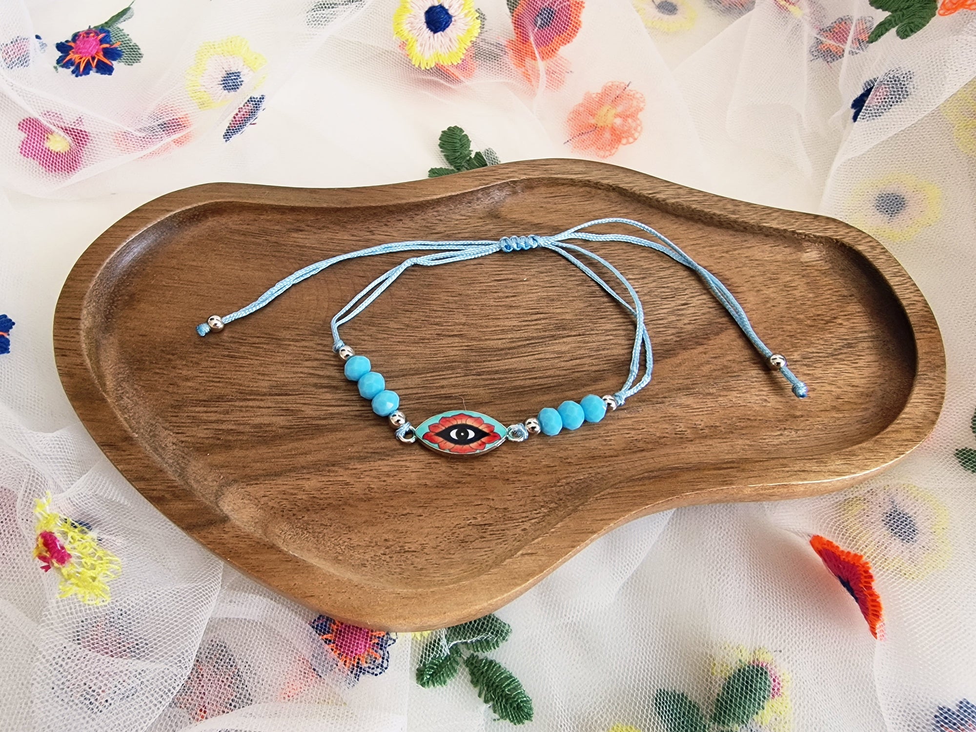 Bracelet eyes